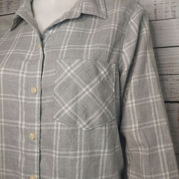 Womans Old Navy Gray Plaid The Classic Shirt Button Down - Picture 4 of 11